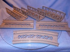 3 Märklin Kunststoff-Brücken + 3 Auffahrrampen