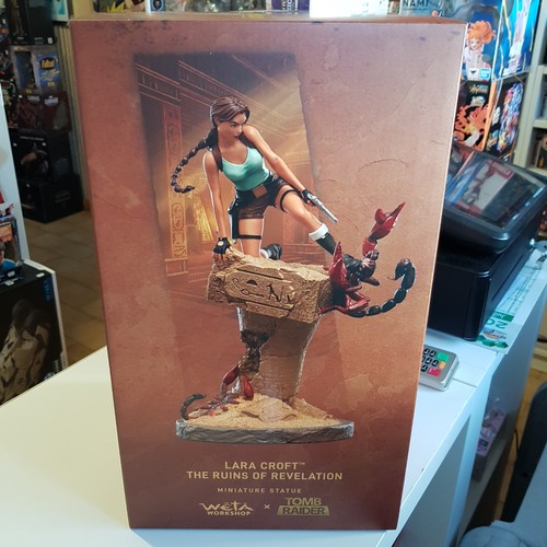 Tomb raider figur - tomb, statue