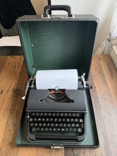 Vintage Schreibmaschine Olympia SM2 im Koffer