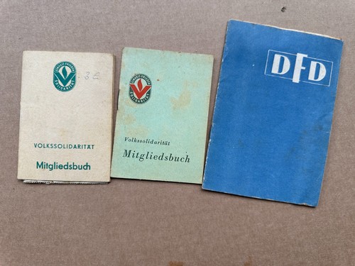 Drei mal altes mitgliedsbuch - altes,