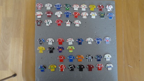 Trikot pins und 3 - und,