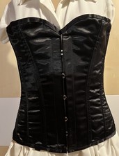 Figurformendes Schnürkorsett