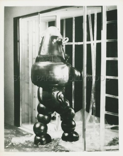 Robby the robot - robot, invisible