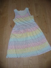 Kleid ohne Arm Größe 134/140