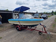 Sportboot GFK  mit zwei Außenbordmotoren vom Typ Forelle und Transporttrailer