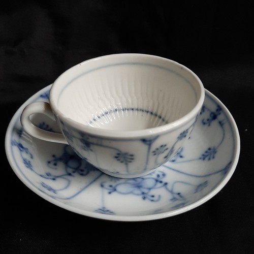 Antike tasse mit untertasse - tasse,