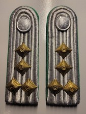 DDR NVA Schulterstücke Grenztruppen Hauptmann für Uniform grün Badge B020
