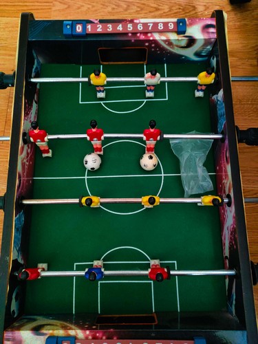 Kleiner retro tischkicker mit - retro,
