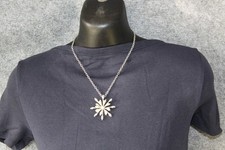 HALSKETTE SILBER FARBEN  CA. 36 CM LANG ANHÄNGER 4,4 CM GOLD UND SILBERFARBEN