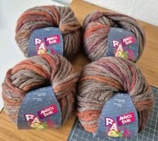 LANA GROSSA AMICI DUE RAGAZZA