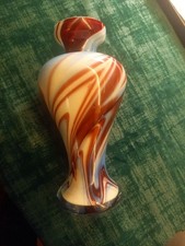 Farbenfrohe Überfangglas-Vase