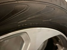 Toyota Yaris Bj 2016 Original Alufelgen in silber auf Winterreifen 