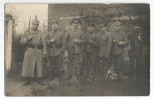 1. Weltkrieg, 12er Soldaten mit Pickelhaube und Hund in St. Nicolas, Foto-Ak
