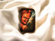 Chucky mit Messer • Creepy Doll Horror Art • Grinsender Killer Magnet