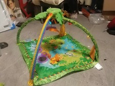 Fisher-Price Spielbogen - Rainforest Baby Erlebnis- Krabbeldecke mit Spielzeug 