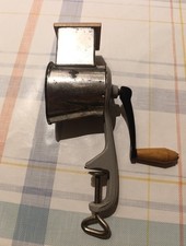 1950er Jahre Mühle Raspel Muskatmühle Schokoladenraspel Retro Nussmühle Vintage
