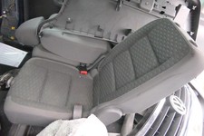 VW Touran Sitz hinten mitte