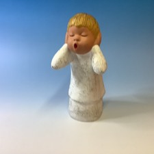 Singer Engel Jullar Spain