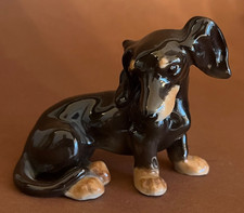 Kleine Porzellan Dackel Figur