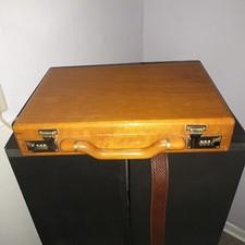 Aktenkoffer aus Holz (Nussbaum?),  gebraucht, guter Zustand