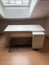 Schreibtisch mit
