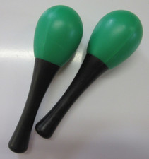 Ein Paar Kunststoff-Maracas - Grün & Schwarz - 12cm