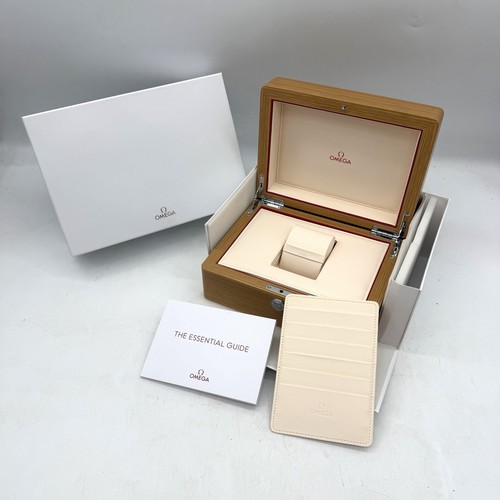 Omega uhrenschachtel aus holz - omega,