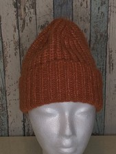 orangene Wollmütze von TCM