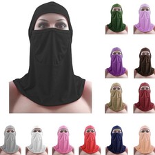 Einteilige Frauen tragen Niqab