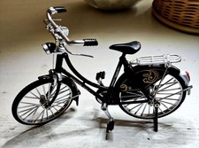 Damen Fahrrad aus Metall im Maßstab ca. 1:10 in schwarz 