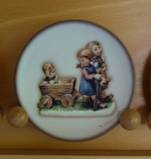 original Hummel Century Collection Miniaturteller Hum 887 "Frohe Fahrt"