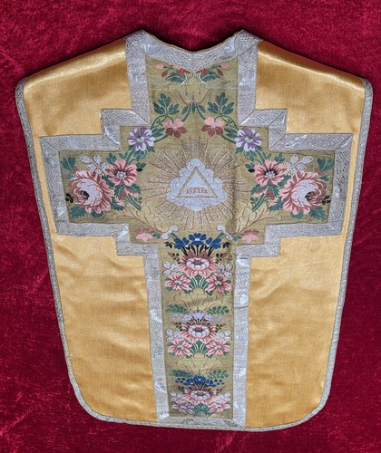 Goldenes brokat messgewand mit - goldenes,