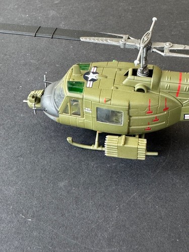 Hobbymaster bell huey - uh-1b,