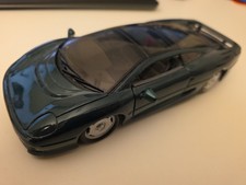Modellauto SAMMLERSTÜCK Jaguar XJ220 1/24 Maisto