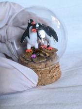 Handgefertigte Pinguine aus