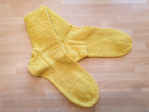 Paar socken selbst gestrickt - socken,