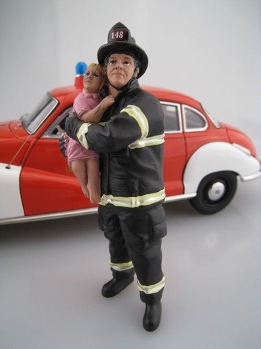 Feuerwehrmann saving life - feuerwehrmann,