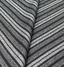 Grau gestreifter Wollstoff