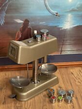 Vintage Omal Universal Money Checker Bankwaage mit 10 Gewichten enthalten. Sehr guter Zustand.