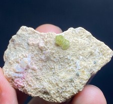 147 Karat schönes Tsavorit