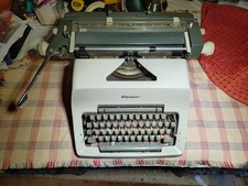 Olympia Schreibmaschine mit Breitwagen 70er Jahre 