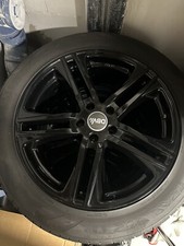 Autofelgen mit Sommerreifen