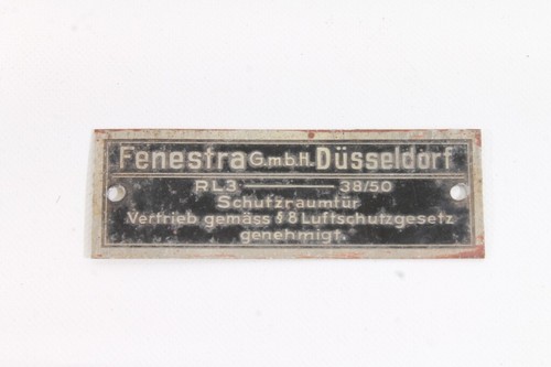 Altes typenschild bunker - altes, tür