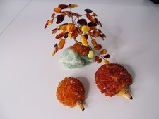 Bernsteinbaum auf Fluorit mit Bernsteinigeln. Guter Zustand. 