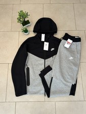 NIKE TECH FLEECE