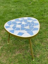 50er Jahre DDR Beistelltisch Gusseisen mit hellblau grauen Mosaik Blumentisch