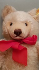 Steiff-Teddy mit Knopf im Ohr