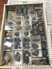 Sammlung mit 40 Dosen