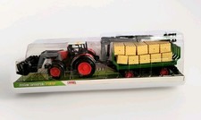 Traktor mit Heu Anhänger