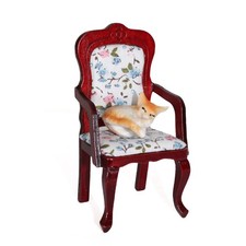 Miniatur Katze auf Stuhl